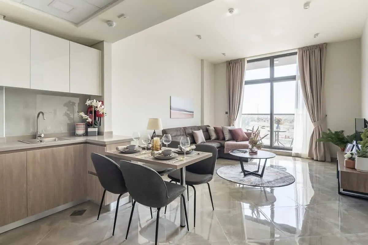 Frank Porter - Majestique Residence 2 Dubai Apartment