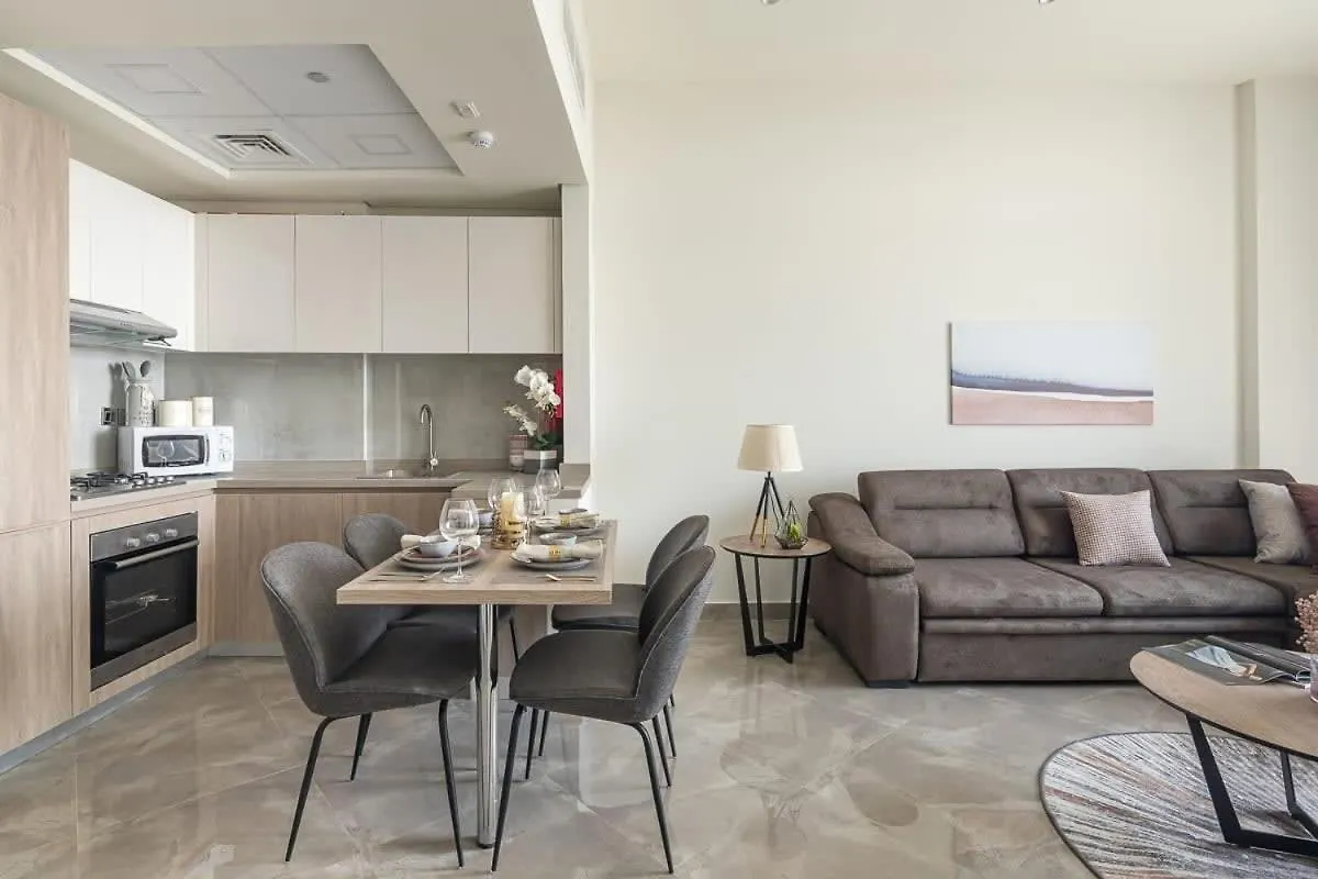 Frank Porter - Majestique Residence 2 Dubai